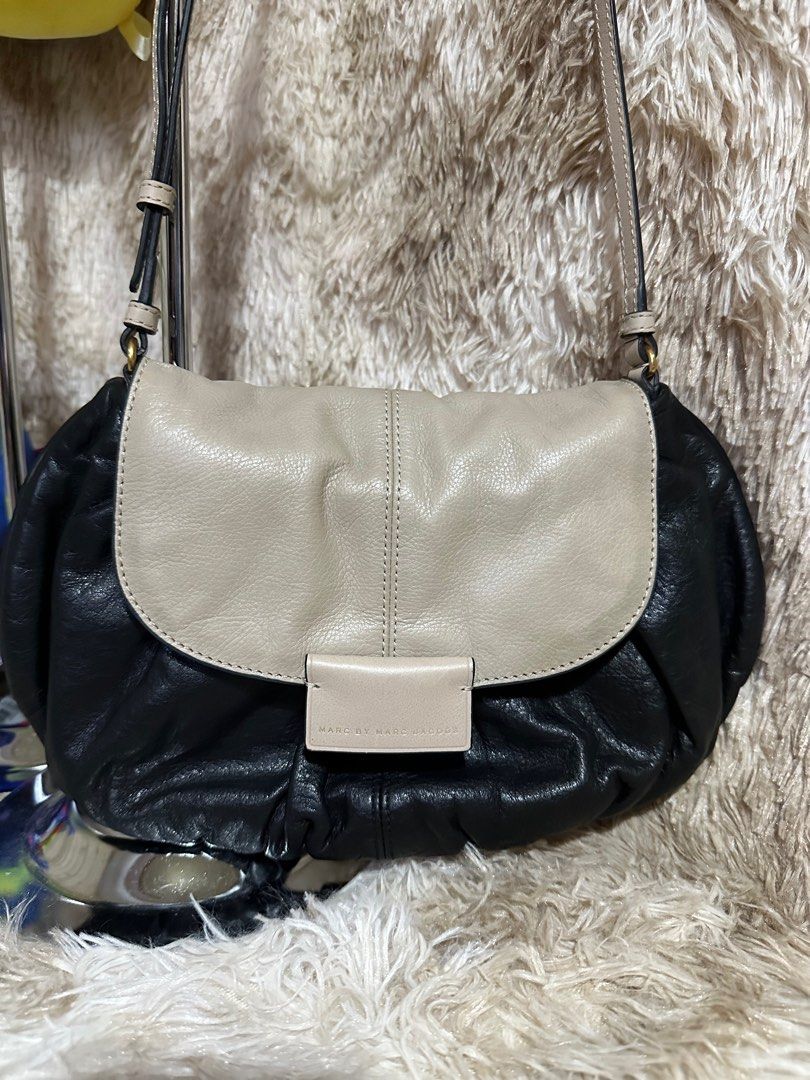 Authentic Marc Jacobs MJ sling bag (Category: Luxury Bags & Wallets) located in Quezon City. Submitted by geillen3 (Listing ID 1305759983, Image 2). Description: Authentic Marc Jacobs sling bag Sling is adjustable Clean inside Please see actual posted pictures for more item details Pick-up Mrt Gma Kamuning Station Southbound Meet-up Mrt Gma Kamuning Station Southbound (Uncle John’s or Ministop before) Shipping: Lalamove Lbc J&T Shipping fee (at b