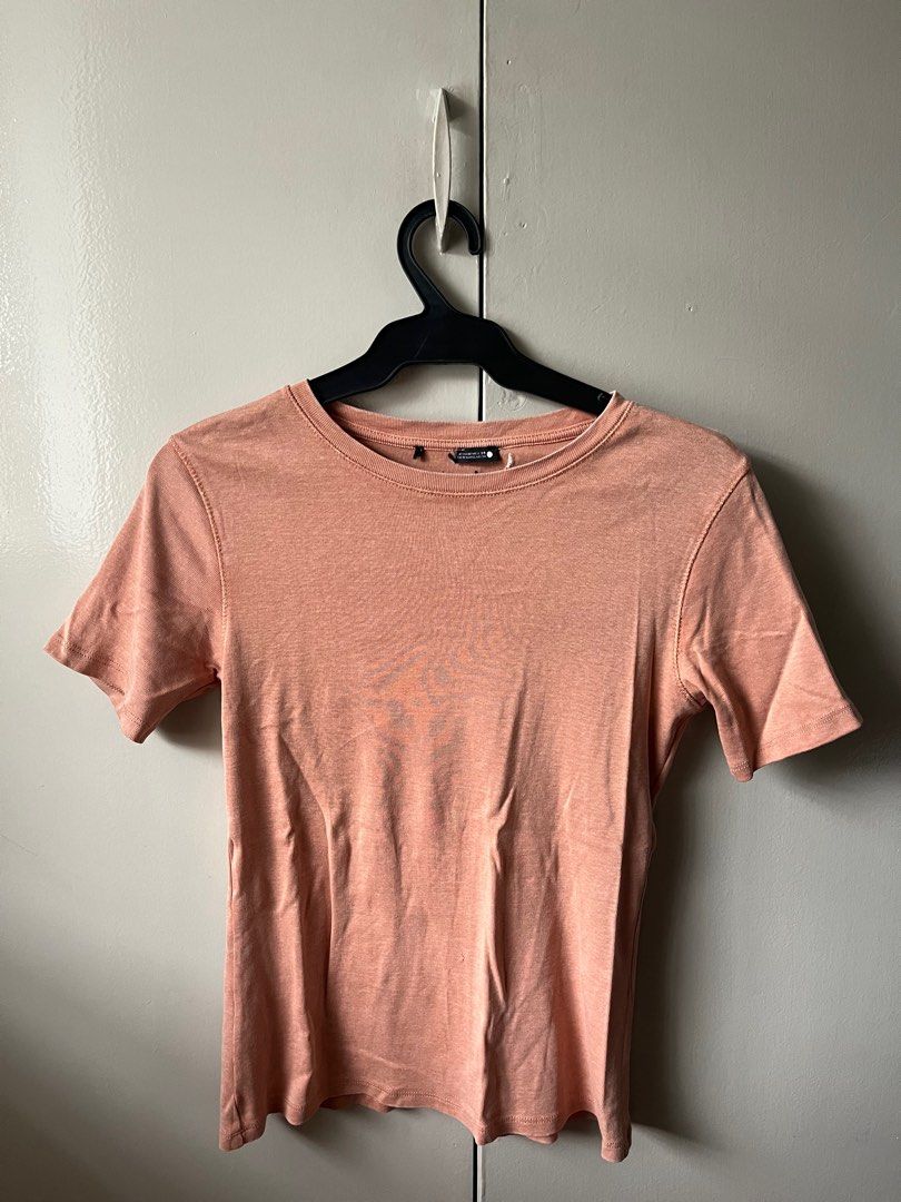 Basic Top (Category: Others Tops) located in Manila. Submitted by ubuyyyyysis (Listing ID 1305747898, Image 1). Description: .