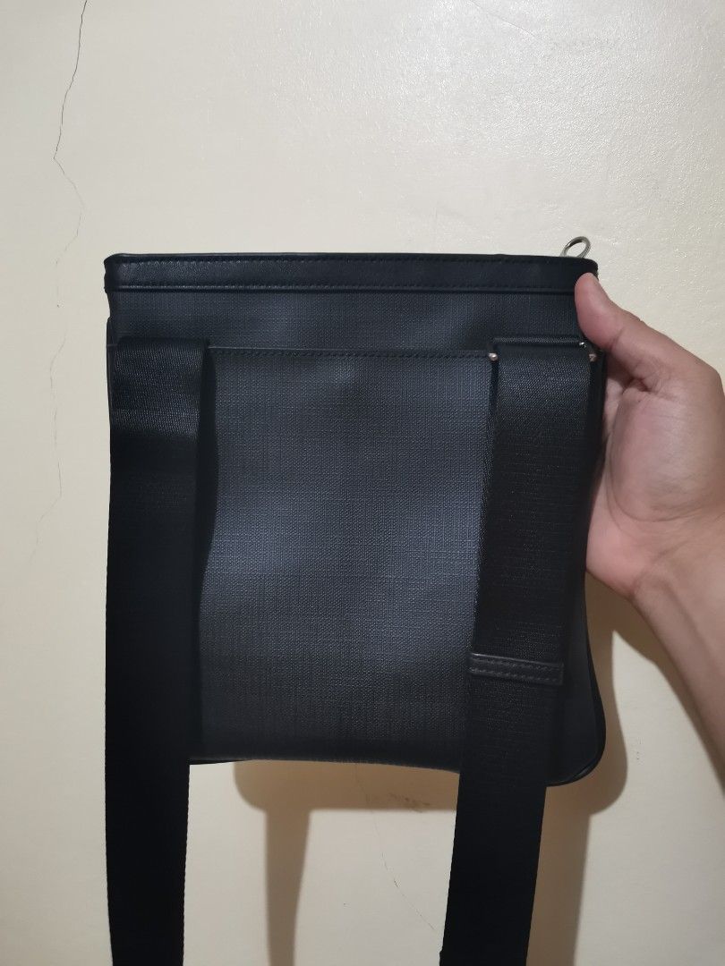 Black Burberry Classic Check Sling bag (Category: Luxury Bags & Wallets) located in Cavite. Submitted by chubby.blobby043023 (Listing ID 1305782432, Image 3). Description: ✨Black Burberry Classic Check Sling bag✨ 🔎Condition: 9.5/10 🎯Hardware: Silver 🎀Saffiano Faux Leather in Black 📍 Sling bag only 💯 Original Burberry Bag ✅ Imported Bag from Korea ✅ Guaranteed lowest price ✅ Actual photo posted ✅ Slightly negotiable RFS: Decluttering /bought 