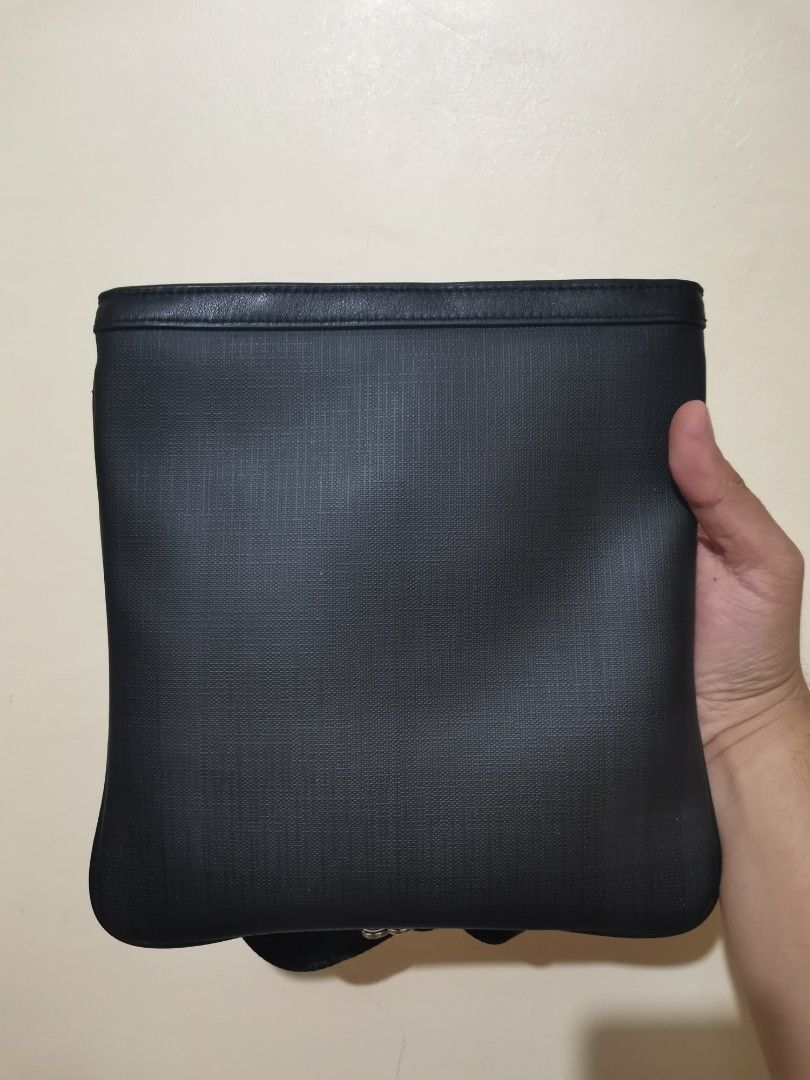 Black Burberry Classic Check Sling bag (Category: Luxury Bags & Wallets) located in Cavite. Submitted by chubby.blobby043023 (Listing ID 1305782432, Image 2). Description: ✨Black Burberry Classic Check Sling bag✨ 🔎Condition: 9.5/10 🎯Hardware: Silver 🎀Saffiano Faux Leather in Black 📍 Sling bag only 💯 Original Burberry Bag ✅ Imported Bag from Korea ✅ Guaranteed lowest price ✅ Actual photo posted ✅ Slightly negotiable RFS: Decluttering /bought 