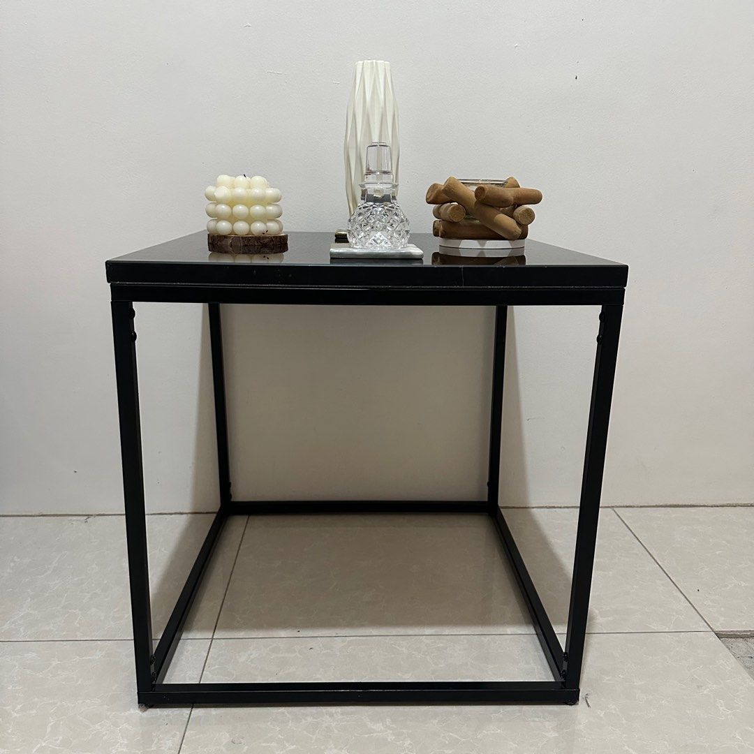 Black Marble Side Table (Category: Tables & Sets) located in Tarlac. Submitted by katc12 (Listing ID 1305685753, Image 2). Description: Black Marble Side Table Bought from Japan Surplus May timbang po 😅 Perfect for your bed side or center table With issue lang sa isang side pero matatago naman un, yung side na un isandal sa wall P1.5k Pickup only Tarlac City location Freebie ko na lahat yang nasa top.
