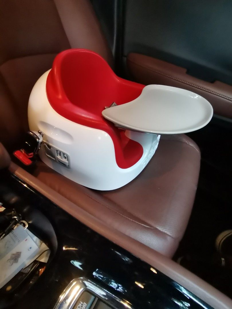 Bumbo carrier outlet