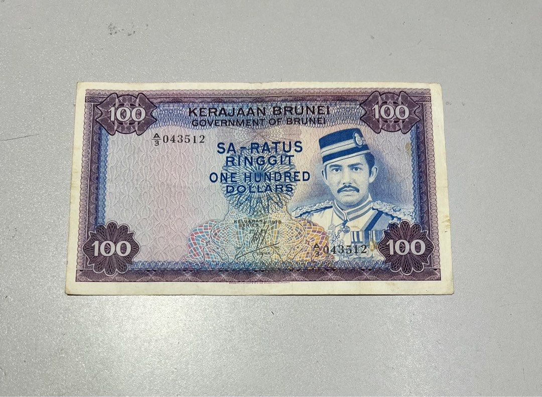 BURBEI NOTE (Category: Currency) located in Singapore. Submitted by ceciliafan (Listing ID 1305775026, Image 1). Description: Seen as picture .