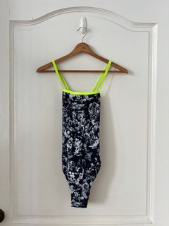 (Category: ) located in . Submitted by sgsellingclothes (Listing ID 1305731379, Image 1). Description: .