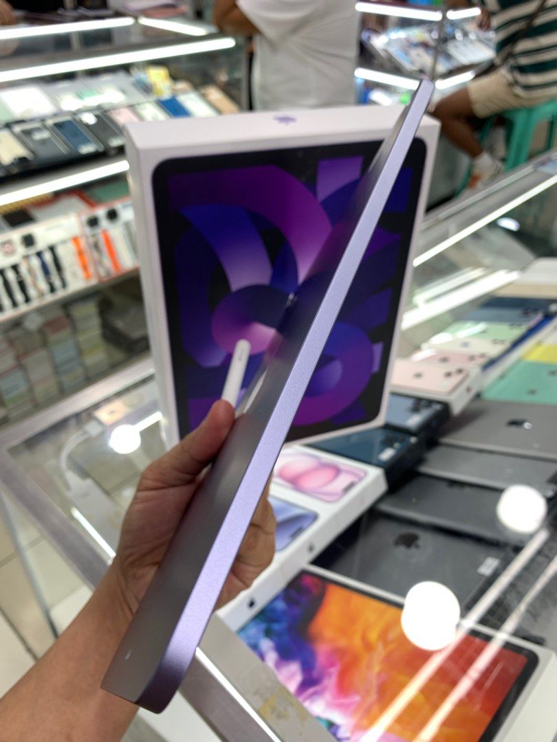 iPad Air (5th Gen.) 64gb wifi (Category: iPad) located in Manila. Submitted by arzillah (Listing ID 1305728292, Image 2). Description: iPad Air (5th Gen.) 64gb Wifi only Ntc approve Original box Slightly use No dents No scratches No issue All working Open for COD/COP + SF Manila area (sameday delivery) Province area (via LBC) required DP to avoid cancellation Physical store: Greenhills Shopping Center, 2ndfloor, stall#: Ai 11 Contact#: 0948221722