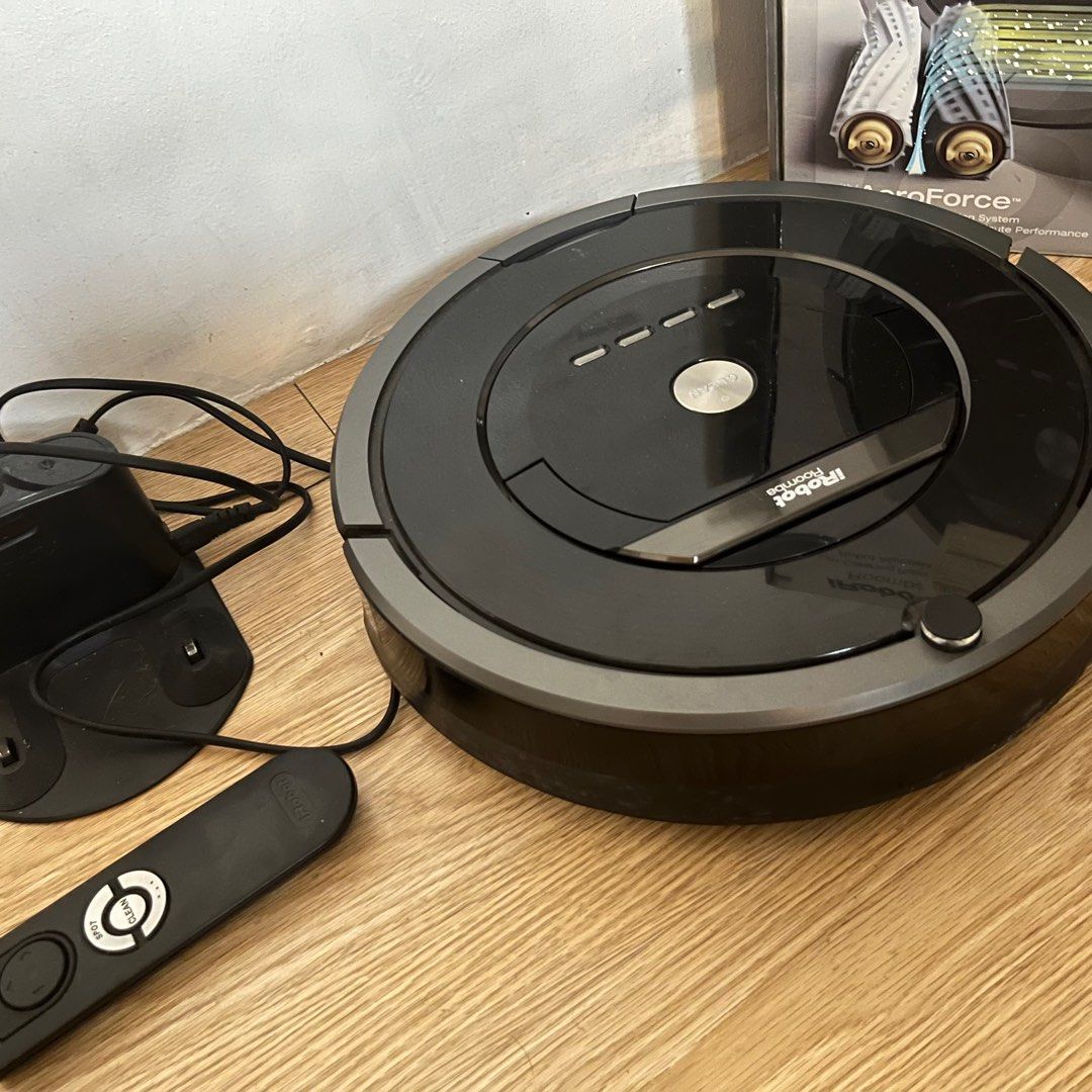 iRobot Roomba 880 (Category: Cleaning Tools & Supplies) located in Manila. Submitted by aaa_bi (Listing ID 1305836691, Image 2). Description: iRobot Roomba 880 - working and can provide video - ‼️ missing side and rotating brush but can be bought for 400-700 php online - original, bought from singapore RFS: need funds, not being used anymore.