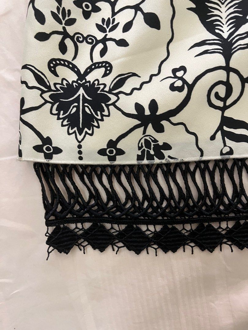 Jessica size 4 silk skirt (Category: Skirts) located in Makati City. Submitted by i.glam (Listing ID 1305748783, Image 3). Description: Pick up makati . Tape measure for waist as seen in photo.
