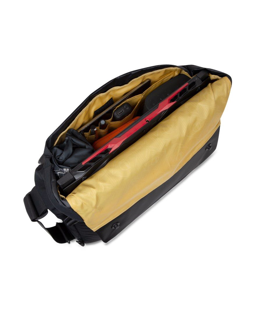 Backload Messenger Crumpler Backload League Of Legends Messenger