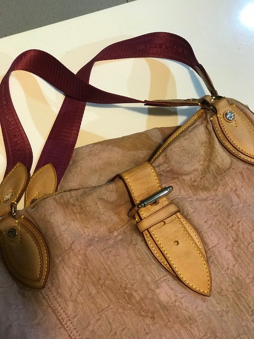 LV Aunthentic with LV Code very elegant and expensive (Category: Luxury Bags & Wallets) located in Paranaque City. Submitted by d8viator1969 (Listing ID 1305822136, Image 3). Description: PreLoved LV Limited edition, need cleaning but overall very nice and great....