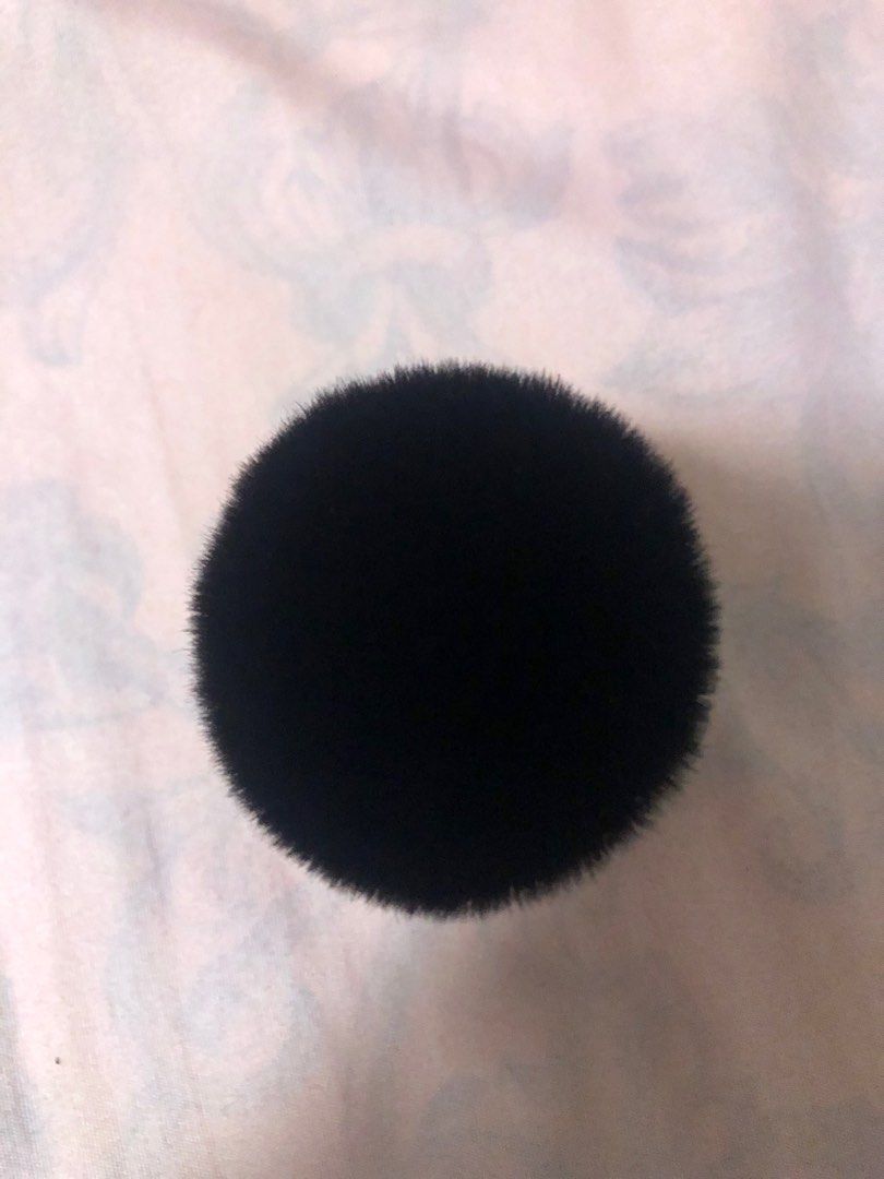 Mac square handled buffer brush （分類：化妝品）位於 Hong Kong。 由 kiueve 提交（商品編號 1305773377，圖片 2）。簡介： 全新，只係盒較殘舊。