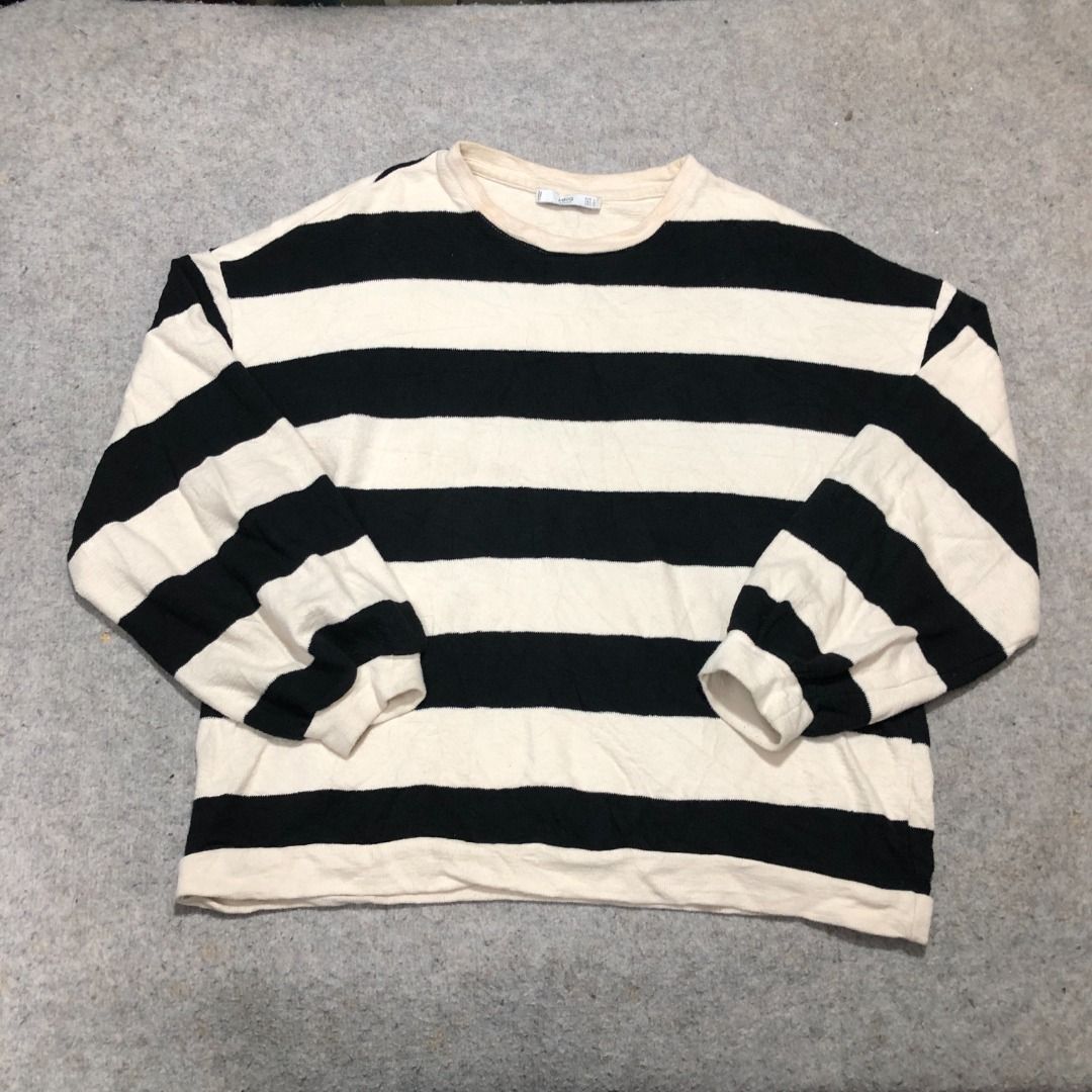 MANGO Oversized Striped Jumper Sweater Pullover Size Medium Large (Category: Longsleeves) located in Santa Rosa. Submitted by sergids (Listing ID 1305807475, Image 2). Description: MANGO Oversized Striped Jumper Sweater Pullover Size Medium Large Great condition. Check fitting tops to ensure this fits you. Dimensions below are exact measurements, see pics as well for comparison. 10/10 Condition and Colorway Dimensions: Size Medium US 23” width x 
