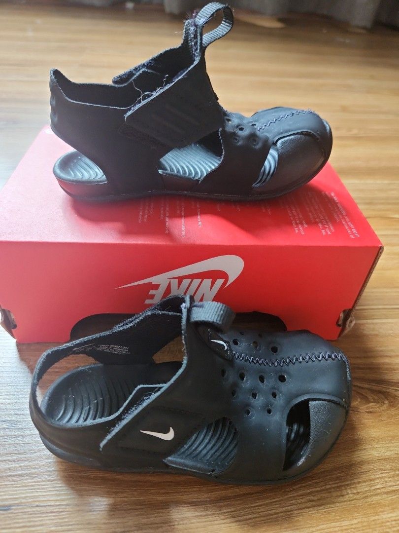 Nike slippers infant 7C