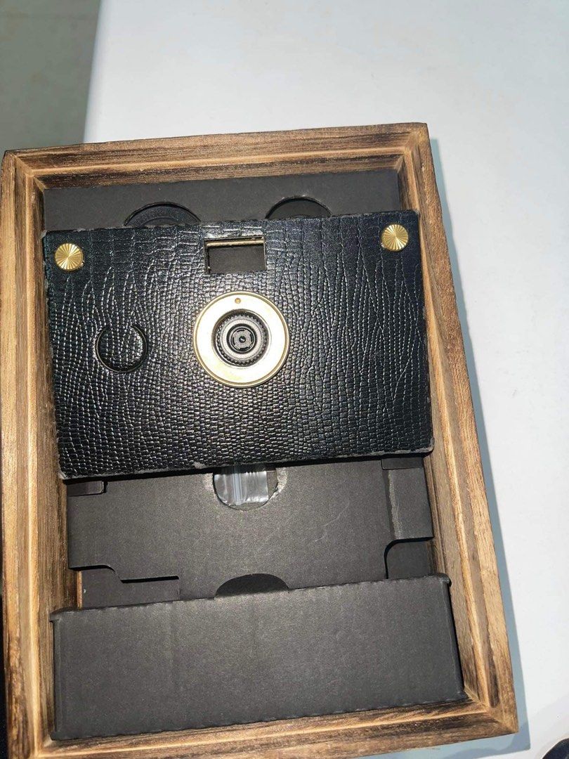 Paper shoot Camera in Black Leather (Category: Cameras) located in Valenzuela. Submitted by cinnamorolledt (Listing ID 1305779955, Image 2). Description: [18MP- Ink Black Leather] Hi! Selling my papershoot camera 📷 RFS: Hindi na po nagagamit ☹️ Complete Inclusions🖤 Pre-loved item! Inside the packaging includes: 1 box 1 camera board 1 case 1 washable paper strap 2 lenses 2 plastic fasteners 2 brass fasteners. 2 batteries *Actual images of inclus