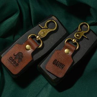 Personalized Leather Keychain (Veg-tan leather Square shape)