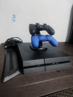 PS4 Phat 500GB with 2 Original Controllers with Flat Screen Tv 24' (Megasonic)