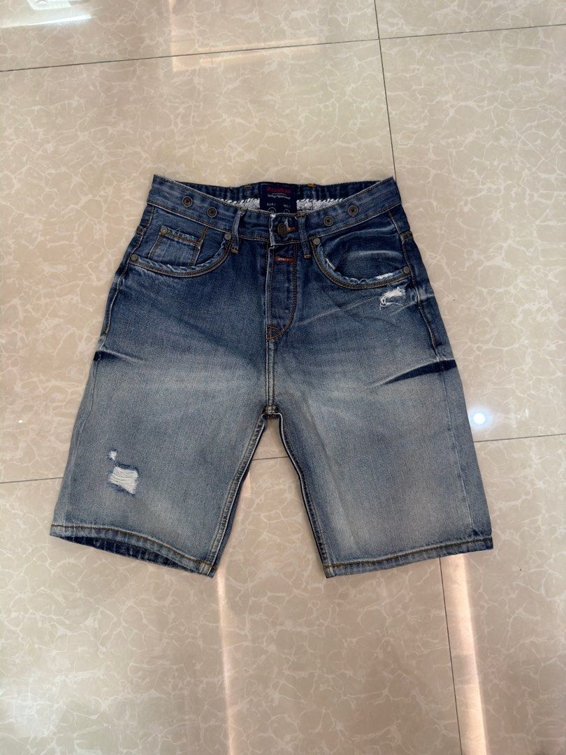 pull & bear faded jorts (Category: Shorts) located in Quezon City. Submitted by oneone.r (Listing ID 1305734933, Image 1). Description: us: 15" length: 20.2" leg opening: 9".