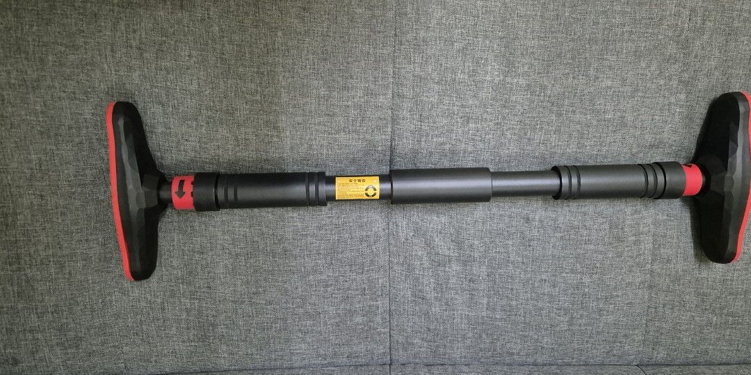 Pull Up Bar - Solid and Sturdy (Category: Toning & Stretching Accessories) located in Kajang. Submitted by i_ShahK (Listing ID 1305689905, Image 1). Description: very sturdy and comfortable grip you will confident to lift up. safety like new only use 2-3 times.