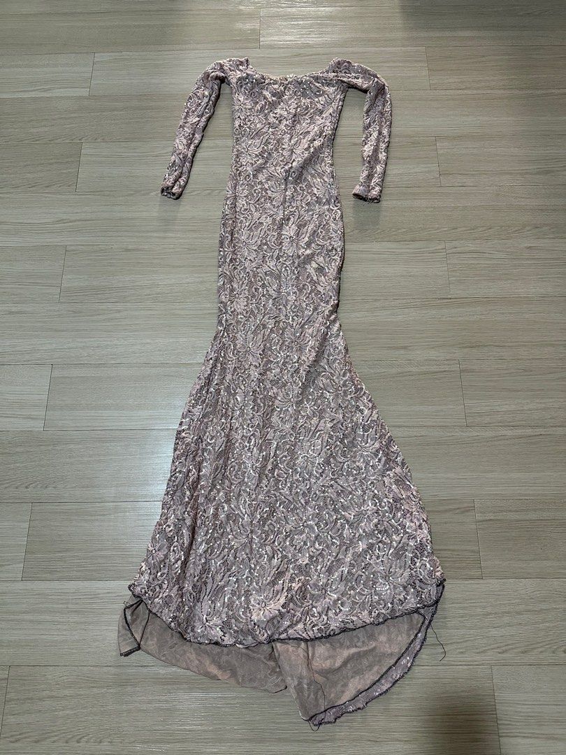 Rosegold longsleeve lace gown (Category: Evening dresses & gowns) located in Mandaluyong City. Submitted by trianglvm (Listing ID 1305771314, Image 1). Description: .
