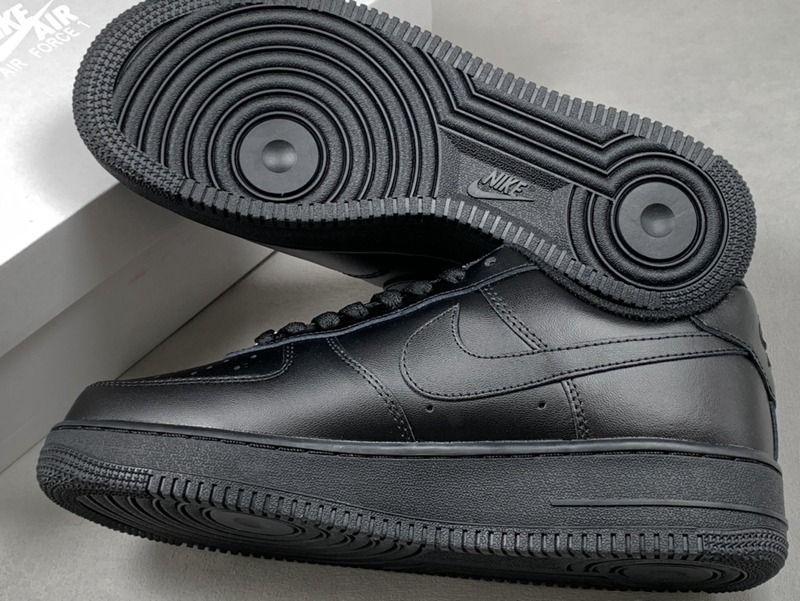 Sky High Farm Workwear x KAWS x Nike Air Force1 Low 三方聯名休閒鞋