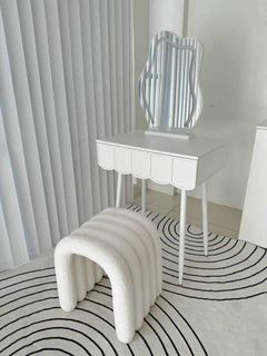 Snowy Vanity Set

White modern aesthetic Vanity set
(LED Mirror + table w drawer + stool)