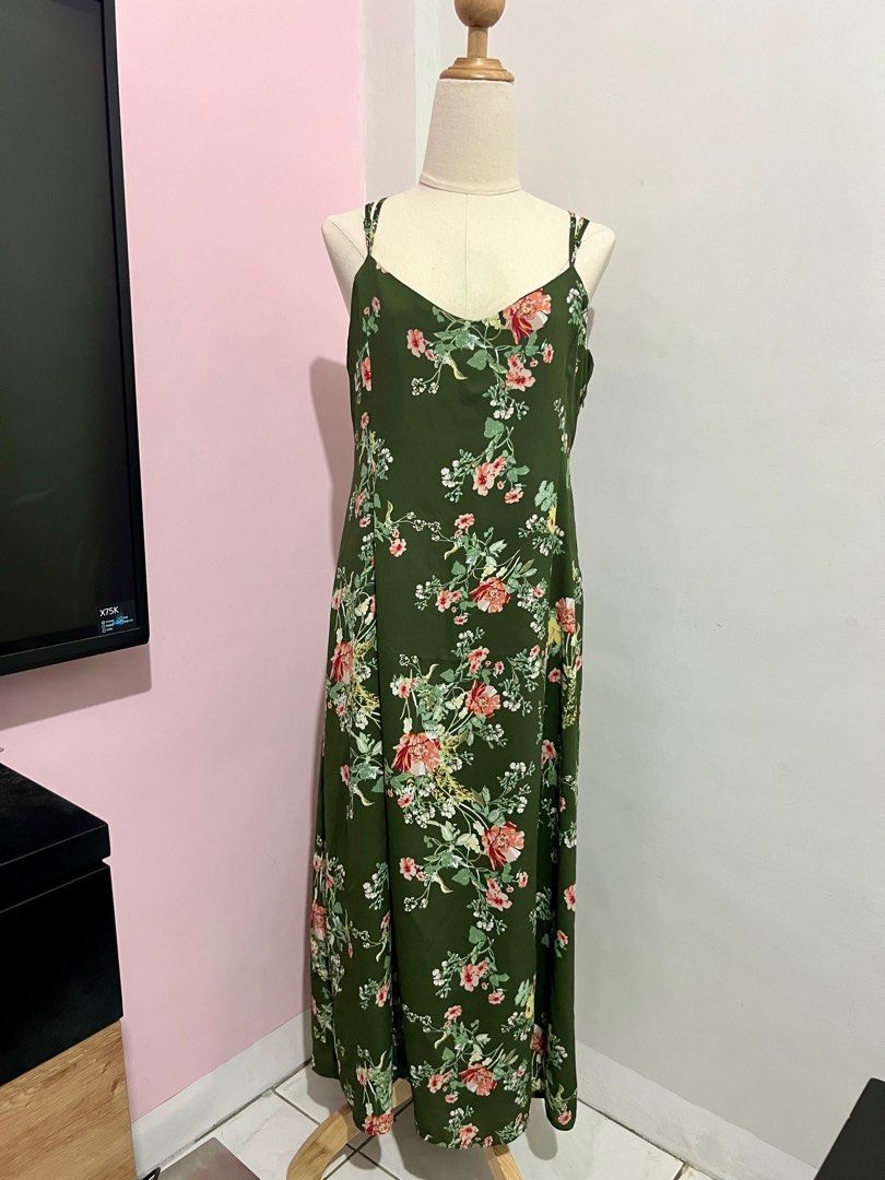 Stradivarius Dress (Category: Dresses) located in Caloocan City. Submitted by mkgprelovedstuff (Listing ID 1305816226, Image 1). Description: .