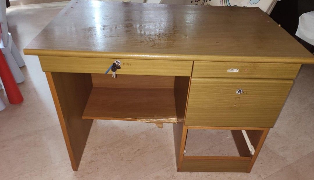 Study Table (Category: Tables & Sets) located in Singapore. Submitted by gohweepheng (Listing ID 1305718661, Image 2). Description: one drawer missing. one drawer with key.