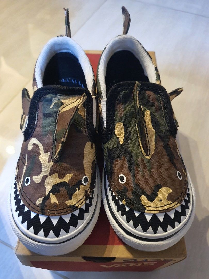Camo shark vans clearance