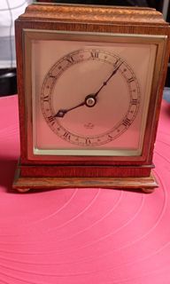 Vintage wind up table clock