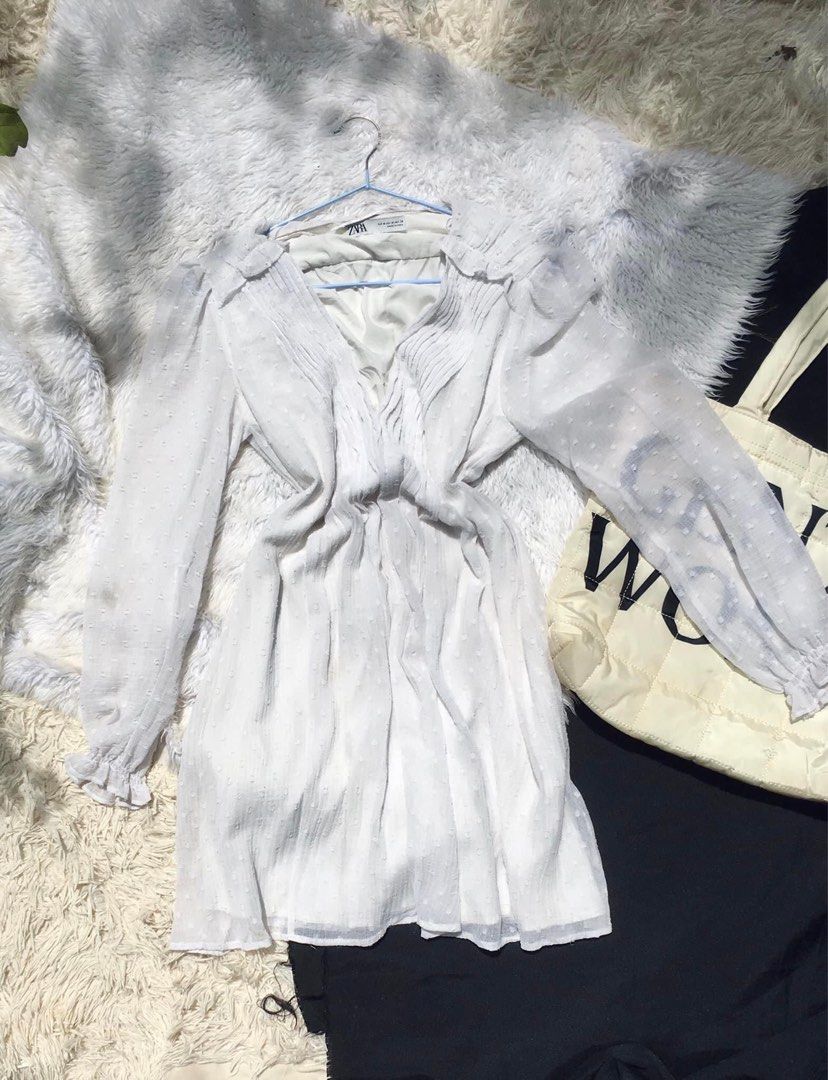 Zara white Swiss dot dress (Category: Dresses) located in Calamba. Submitted by bye.bbs (Listing ID 1305717340, Image 2). Description: No ww.