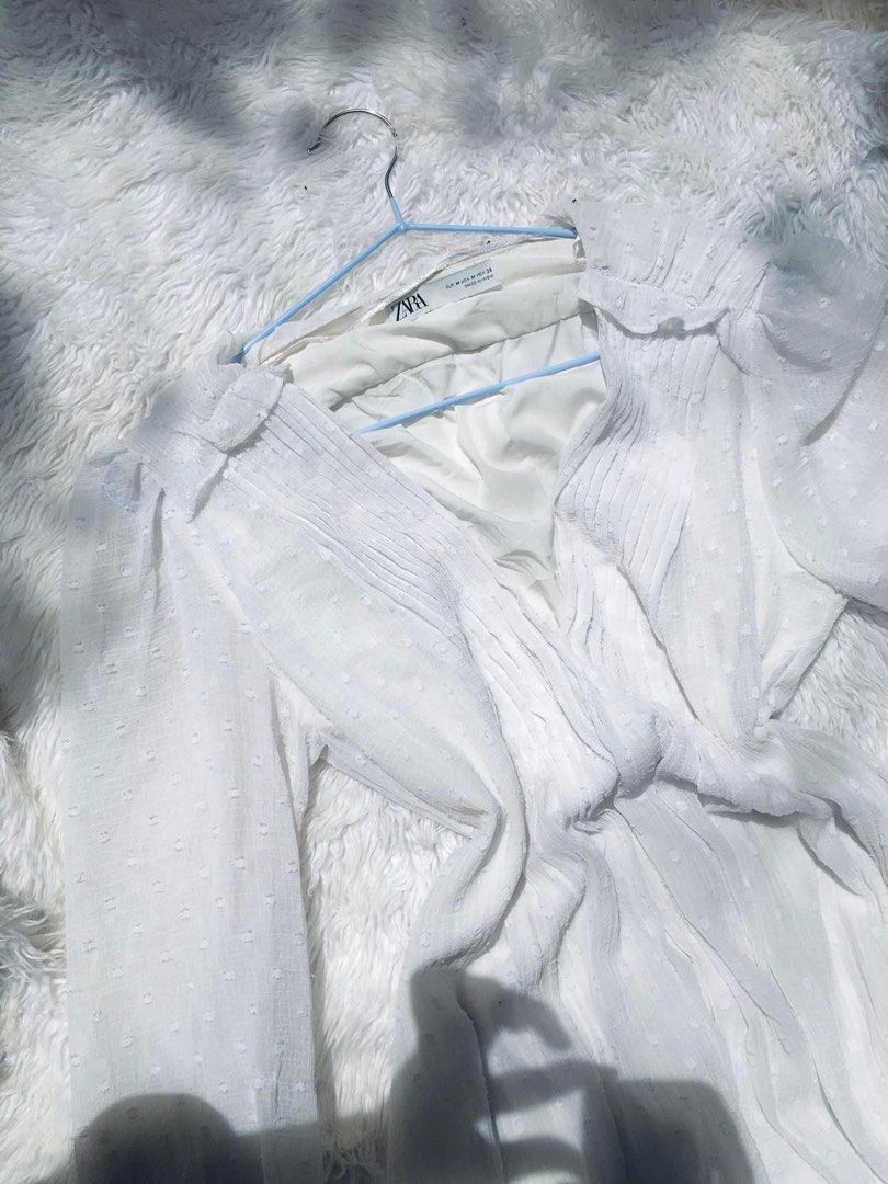 Zara white Swiss dot dress (Category: Dresses) located in Calamba. Submitted by bye.bbs (Listing ID 1305717340, Image 3). Description: No ww.