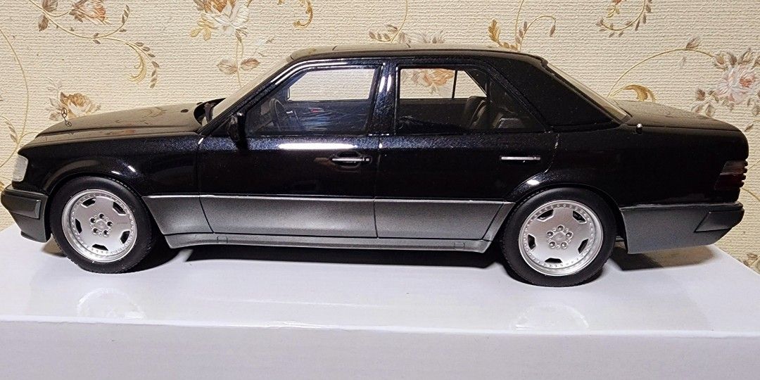 Mercedes-Benz W124 E60 AMG Otto 1/18, Hobbies & Toys, Toys & Games