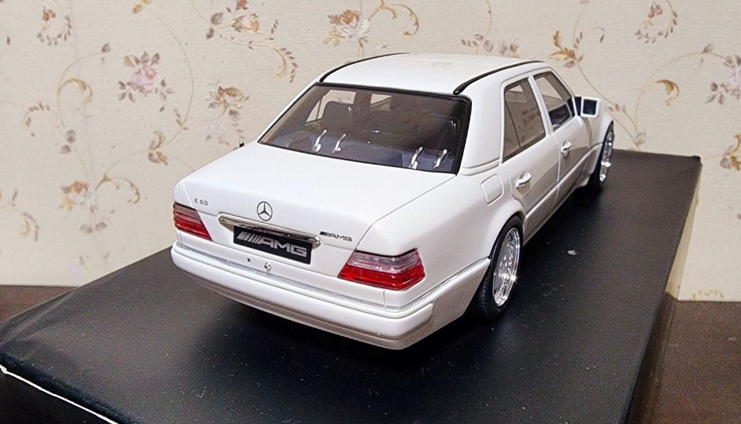 OttO 1/18 メルセデス ベンツ W124 E60 AMG Mercedes-Benz W124 E60 AMG 1:18 OttOmobile - YouTube