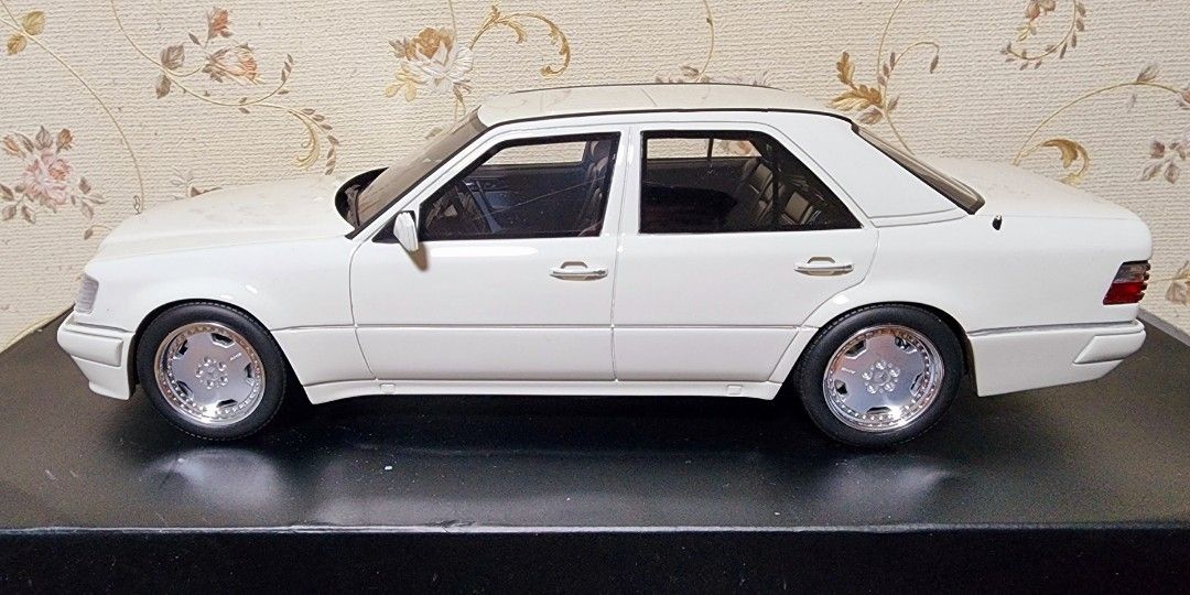 Mercedes-Benz W124 E60 AMG Otto 1/18, Hobbies & Toys, Toys & Games