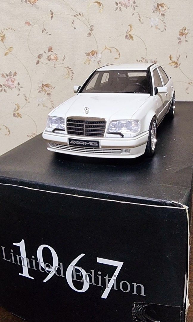 Mercedes-Benz W124 E60 AMG Otto 1/18, Hobbies & Toys, Toys