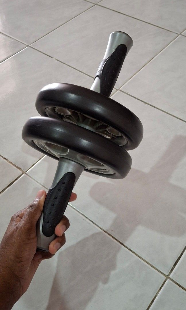 Abs Roller (Category: Toning & Stretching Accessories) located in Semenyih. Submitted by triur (Listing ID 1305877372, Image 3). Description: - Feel free to ask for more pictures of the abs roller's condition if you want!.