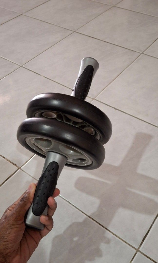 Abs Roller (Category: Toning & Stretching Accessories) located in Semenyih. Submitted by triur (Listing ID 1305877372, Image 2). Description: - Feel free to ask for more pictures of the abs roller's condition if you want!.
