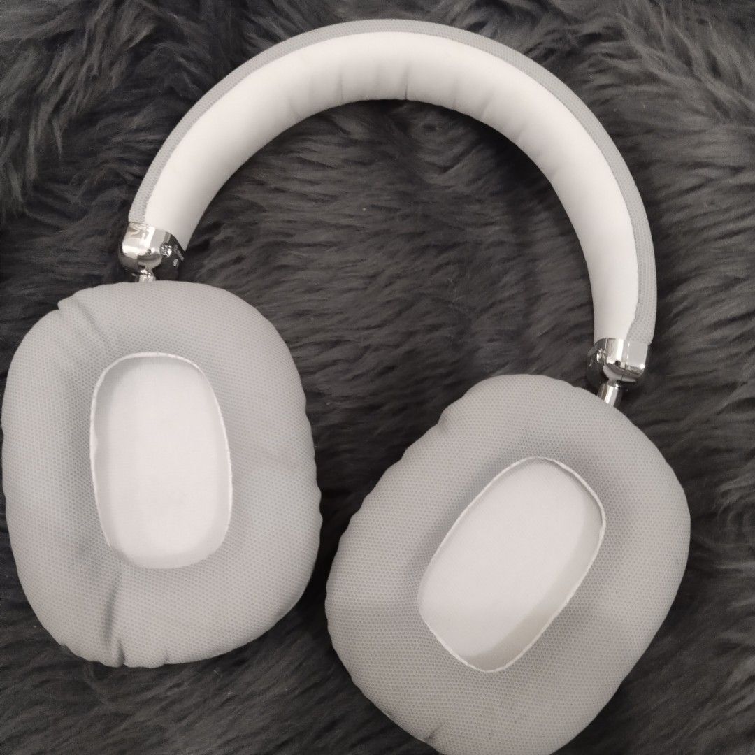 Affordable AirPods Max Wireless Over-Ear Headset - Silver 😍👌 (Category: In-Game Products) located in Bulacan. Submitted by afford.japan (Listing ID 1305955221, Image 1). Description: Affordable AirPods Max Wireless Over-Ear Headset - Silver 😍👌.