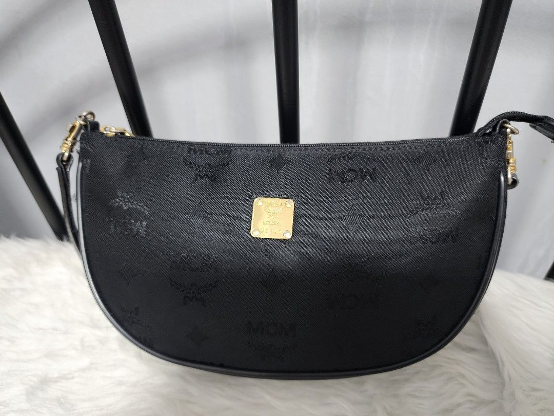 💯 Authentic MCM Monogram Pochette Bag (Category: Luxury Bags & Wallets) located in Paranaque City. Submitted by rizasauthenticitems (Listing ID 1305980989, Image 3). Description: Authentic MCM Monogram Pochette Bag Made in Germany Very good condition 9/10 very classic and elegant.