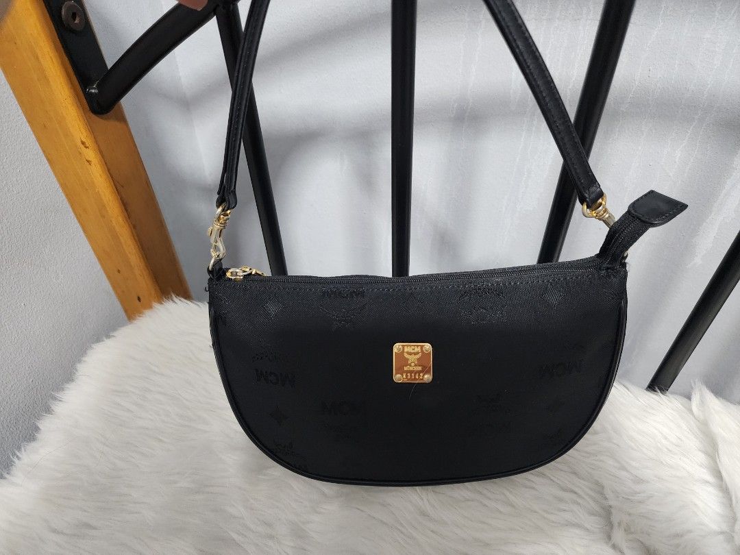 💯 Authentic MCM Monogram Pochette Bag (Category: Luxury Bags & Wallets) located in Paranaque City. Submitted by rizasauthenticitems (Listing ID 1305980989, Image 1). Description: Authentic MCM Monogram Pochette Bag Made in Germany Very good condition 9/10 very classic and elegant.