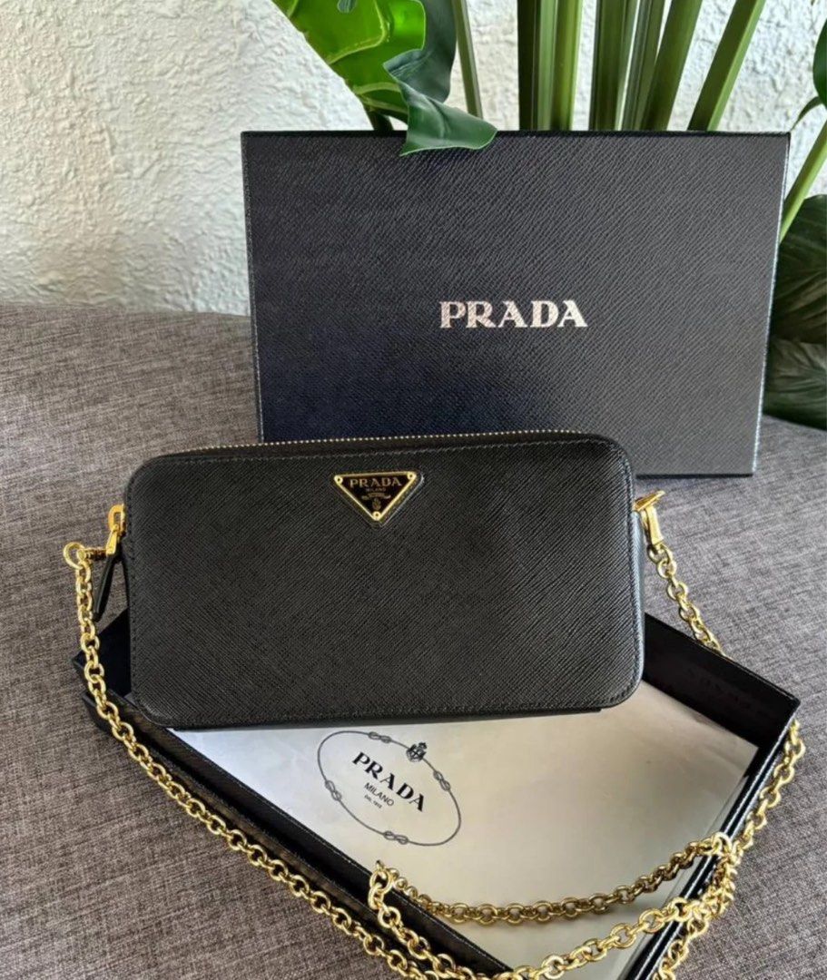 Prada wallet on chain store