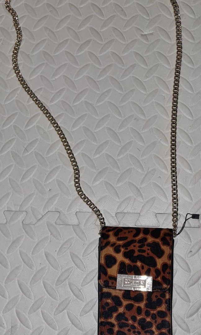 Bag (Category: Luxury Bags & Wallets) located in Las Pinas. Submitted by dm02824 (Listing ID 1305962638, Image 3). Description: from UK. used once only for 1hr..