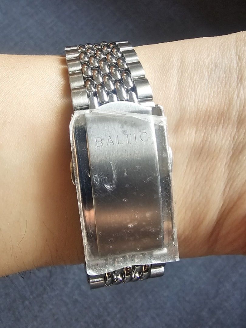 Baltic MR01 Salmon (Category: Luxury Watches) located in Makati City. Submitted by raid_yo (Listing ID 1306012235, Image 3). Description: Baltic MR01 Salmon French microbrand Diameter 36mm, lug to lug 44mm, thickness 9.9mm, lug width 20mm Domed hesalite crystal Textured salmon dial Stainless steel case and bracelet WR 30m Movt Hangzhou CAL5000a microrotor PR 42 hours Complete set Unused beads of rice bracelet. Small scratch on the bezel at the 2 