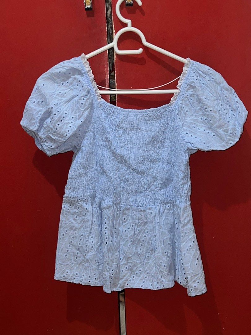 Blue Puffy Sleeves Top (Category: Blouses) located in Manila. Submitted by _glowkey (Listing ID 1305997095, Image 2). Description: Fits small to medium.