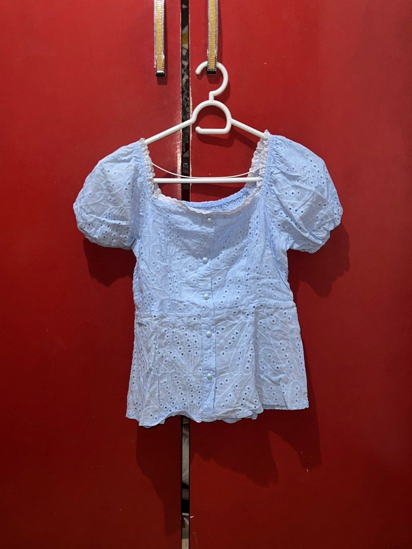 Blue Puffy Sleeves Top (Category: Blouses) located in Manila. Submitted by _glowkey (Listing ID 1305997095, Image 1). Description: Fits small to medium.