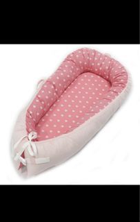 Breathable Baby Nest Portable Baby Lounger/Infant Bassinet/ Newborn Cocoon Snuggle Bed with Detachable Mattress