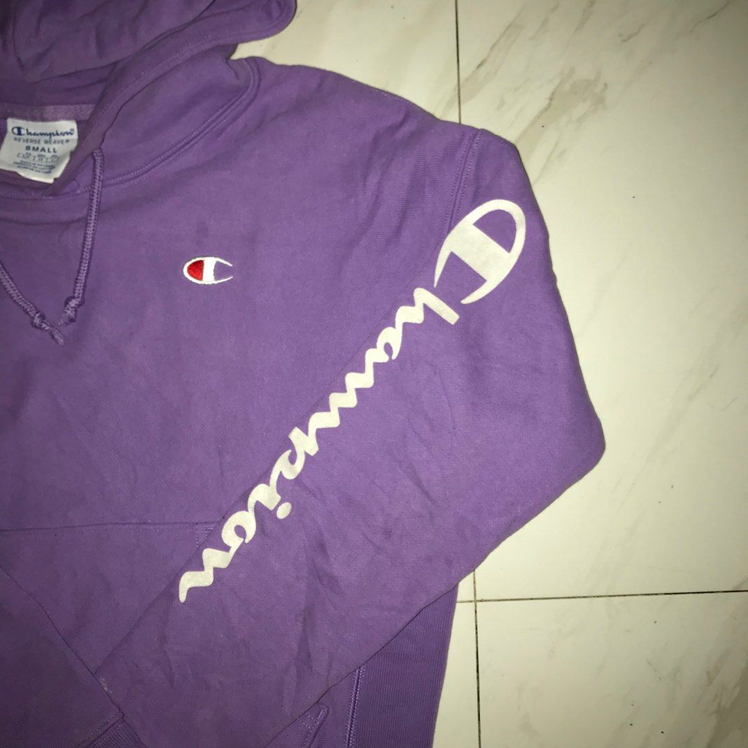 Champion Reverse weave hoodie (Category: Coats, Jackets and Outerwear) located in Antipolo. Submitted by stored_stuff (Listing ID 1305904666, Image 3). Description: good condition 9/10 all items is negotiable just pm me.