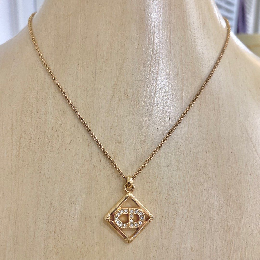 Cd dior necklace top