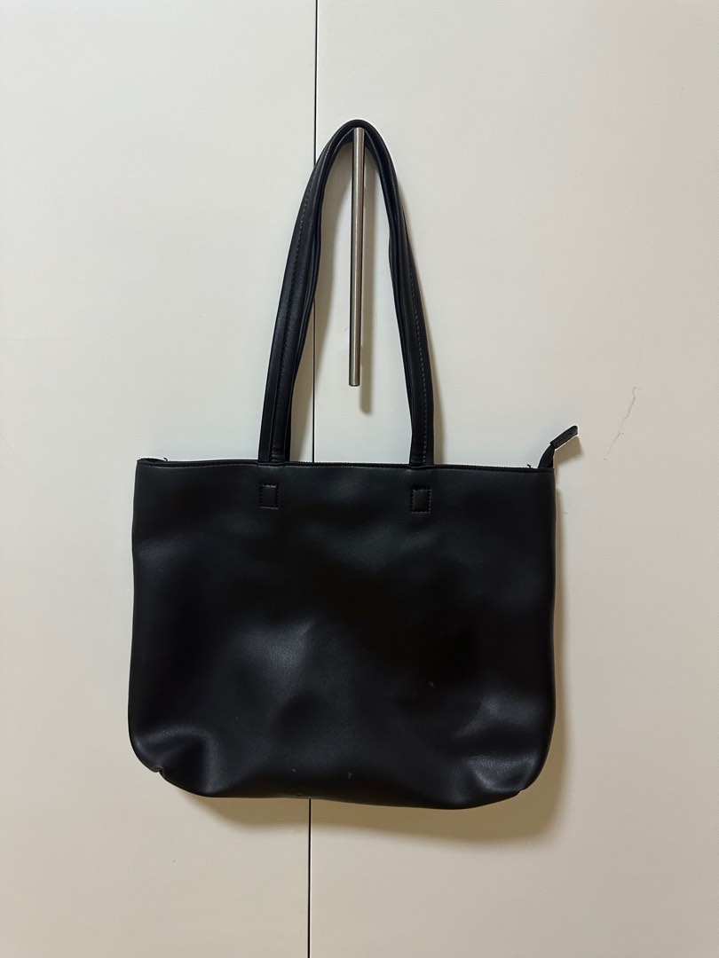 Chic and Casual Black Shoulder Bag for Women