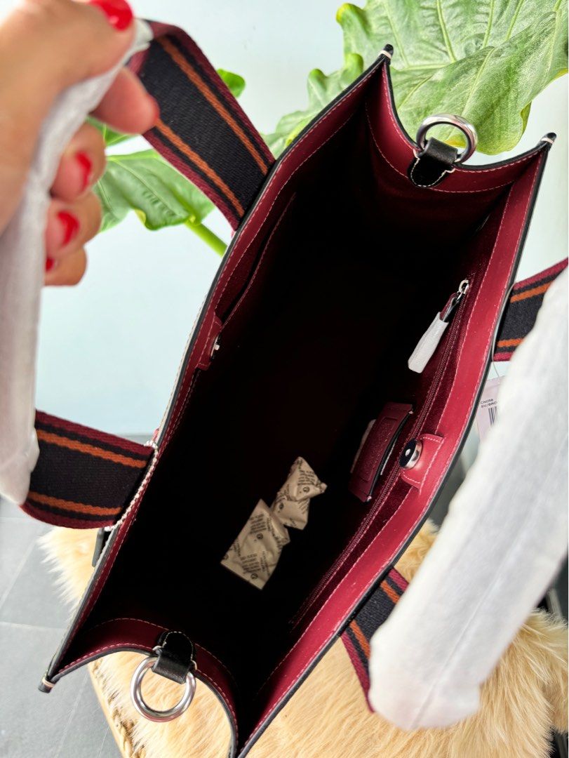 COACH SMITH TOTE BAG (Category: Luxury Bags & Wallets) located in Calamba. Submitted by zarahzion (Listing ID 1305870570, Image 3). Description: coach smith tote bag from COACH OUTLET guaranteed original & brandnew from USA 🇺🇸 comes with tag & cardcare.