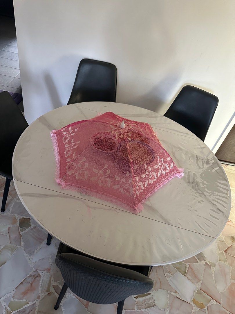 Dining Table (Category: Tables & Sets) located in Singapore. Submitted by kerrineeee (Listing ID 1305937106, Image 1). Description: PM to Deal .